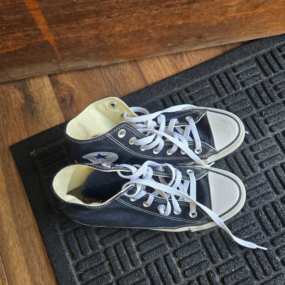 Black Converse - W 7.5 // M 5.5 - Picture 3 of 5